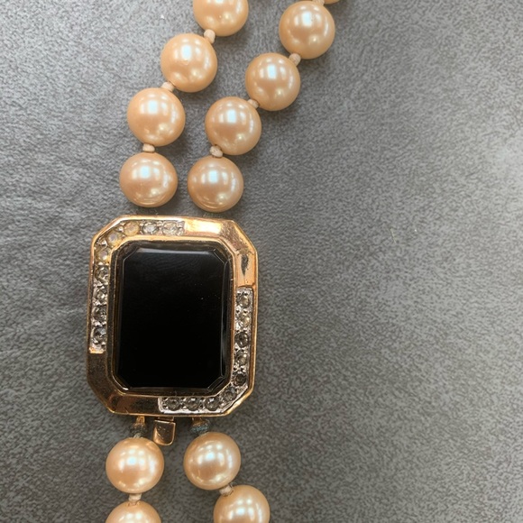 Cream Pearl Necklace with Black Onyx - Picture 1 of 3